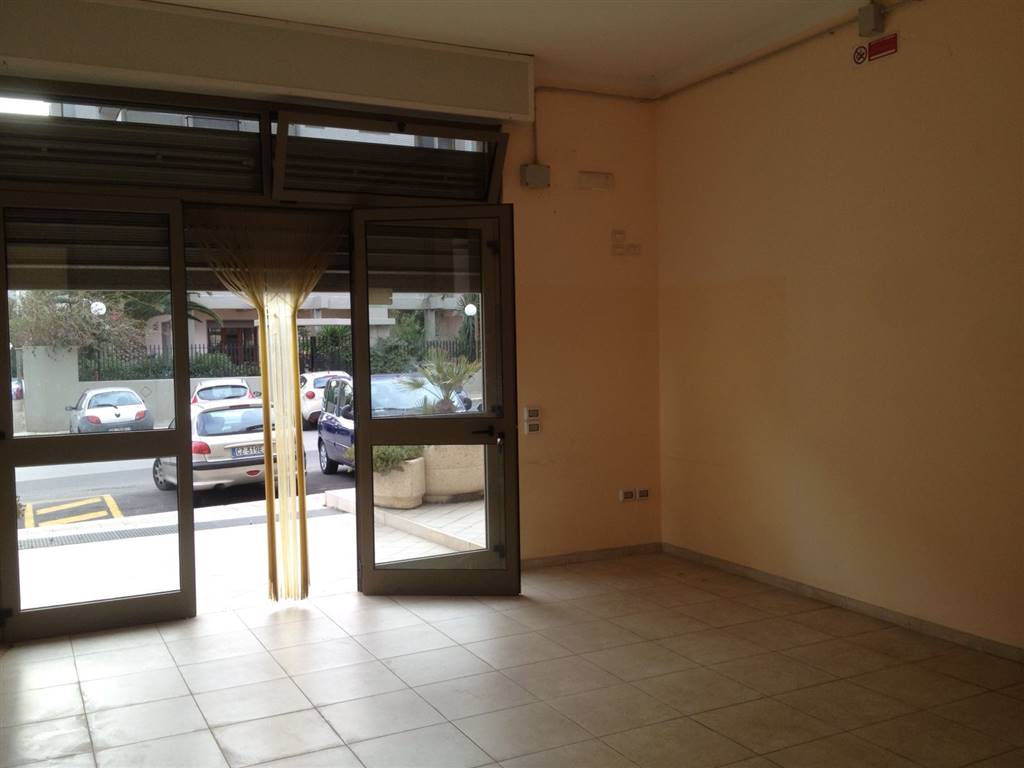 Locale Commerciale A Piano Terra – Vendesi Zona Arenazza